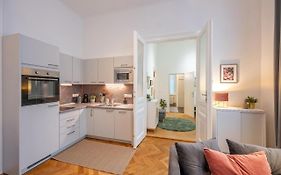Cosy City Center Apartment